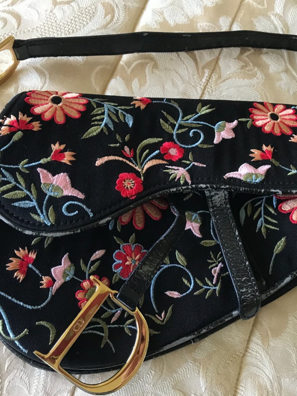 Woman bag. Embroidered. Vintage. Used